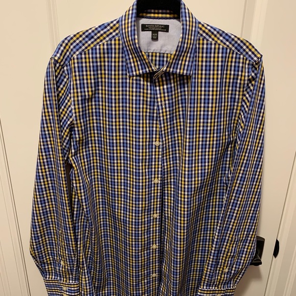 Banana Republic non-iron shirt. Plaid. Size medium